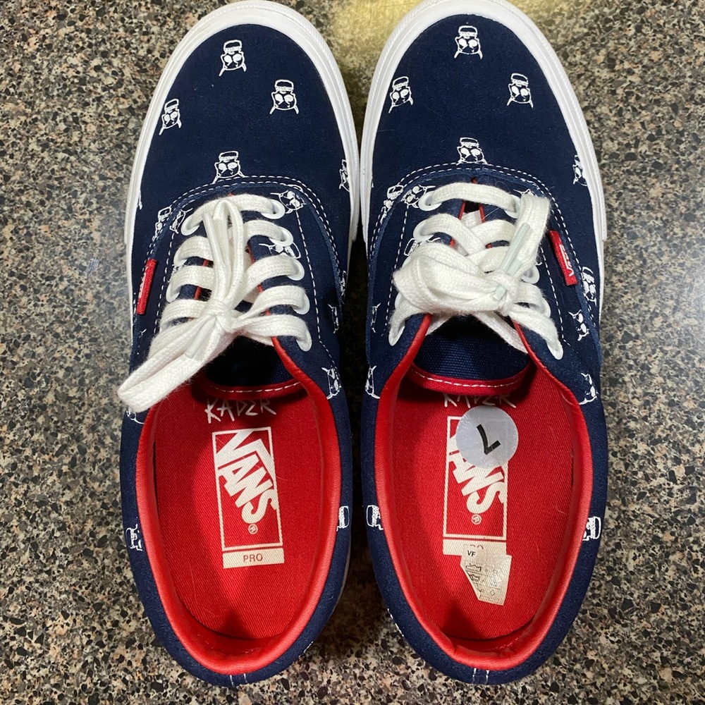 Used like NEW! Size 7 mens vans.